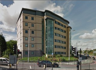 sw17 man with van colliers wood
